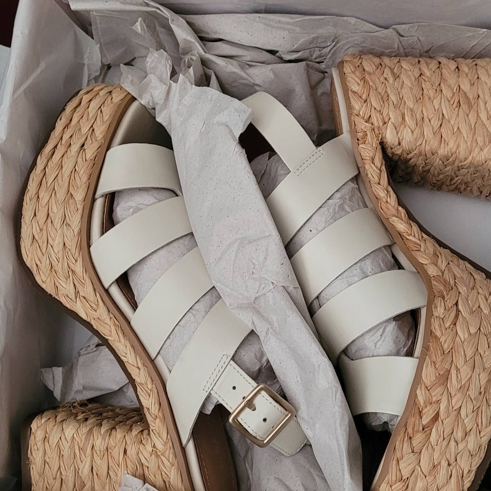 Lisa ☆ VIcky Women's Winter White (Cream) Platform Sandals